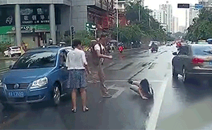 奥迪剐蹭后车,后车司机欲报警被击倒
