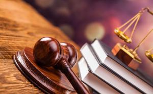 贵州安顺一男子携汽油桶讨要工程款将他人打成重伤，被判4年