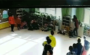 陕西一幼师脚踹掌掴幼童：被行政拘留