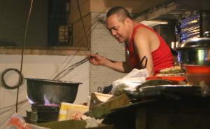 老汉坚持29年夜宵卖泡面,食客众多