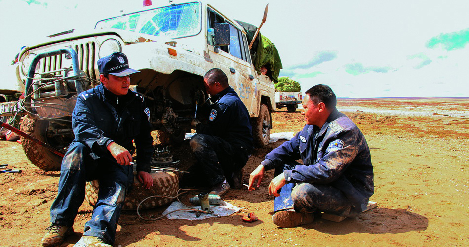 11-1、人累车也乏了，经常需要为巡护车换个轮胎