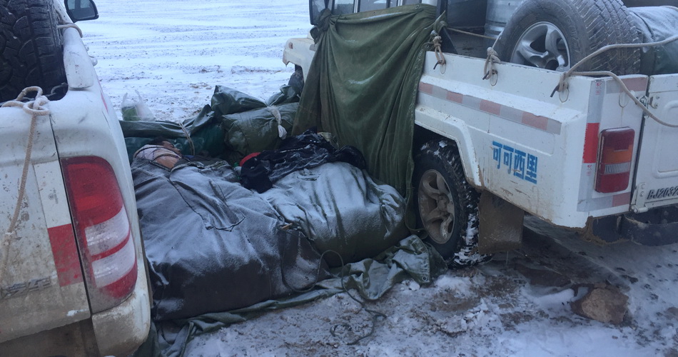 13、有时候一觉醒来，可可西里变了样子，下大雪了