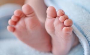 全面二孩時(shí)代男性假期引關(guān)注，法制日?qǐng)?bào)：陪產(chǎn)假常有名無實(shí)