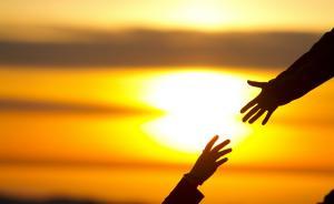 暖闻｜杭州民警跨年夜偶遇流浪小伙，帮其找到月薪五千工作