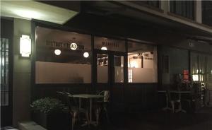 上海網(wǎng)紅面包店被查處老板出逃，同系餐廳重開后又要關(guān)門數(shù)日