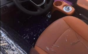 女子被困共享汽车砸窗得救，遭索赔