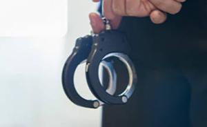 陜西緩刑犯和朋友冒充警察設(shè)局抓嫖，與賣淫女私了遭識破被抓