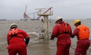 直擊｜上海吳淞口沉船：搜救14小時，10名船員仍下落不明