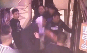 KTV里“走错门”,两包间客人群殴