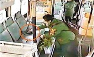 暖闻｜重庆肿瘤患者乘车丢数千元救命钱，乘客拾得交司机归还