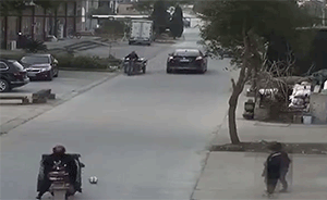 5名孩子路邊踢球致騎車人摔傷住院