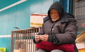 甘肅七旬老人賣菜為病逝兒子還醫藥費，食白餅宿街頭