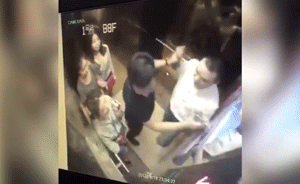 電梯搭訕未果，男子辱罵毆打女孩后逃走