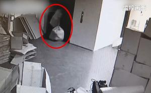女子墜入電梯井，監(jiān)控記錄驚險(xiǎn)瞬間