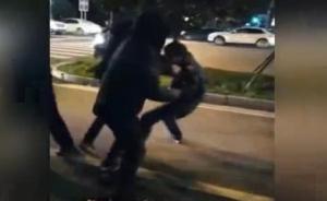 滴滴司机送还乘客手机索取油费,遭群殴