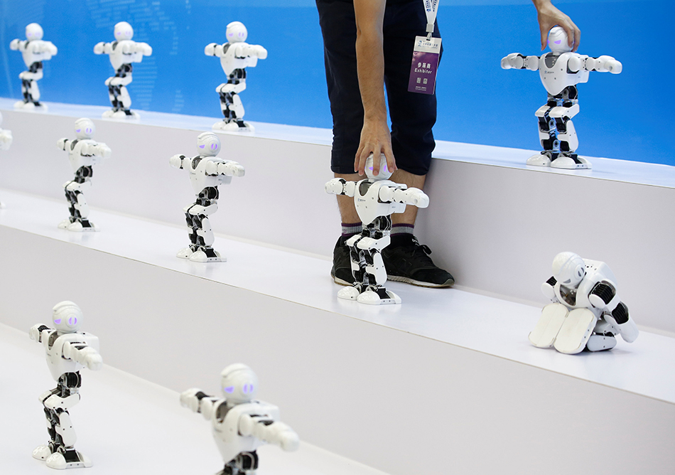 2017-08-22T112737Z_1930029704_RC1FFDBCD090_RTRMADP_3_CHINA-ROBOTS