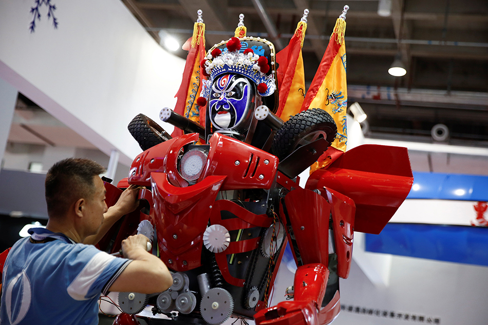 2017-08-22T113419Z_85502163_RC1BC9F48C10_RTRMADP_3_CHINA-ROBOTS
