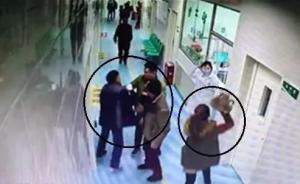 换针头起争执，患儿母亲持暖手宝打护士