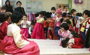 學(xué)生家長訴教育不公，韓國教育部門暫緩幼兒園英語課禁令