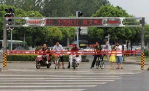武漢街頭現(xiàn)新款“過(guò)馬路神器”：自動(dòng)拉繩系統(tǒng)