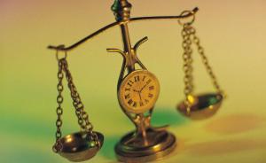 男子翻墻救助鄰居時(shí)受傷花掉10萬(wàn)元，求補(bǔ)償遭拒后對(duì)簿公堂