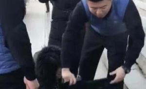 暖聞｜鐵嶺老太手臂摔骨折躺地，民警脫下棉衣給老人取暖