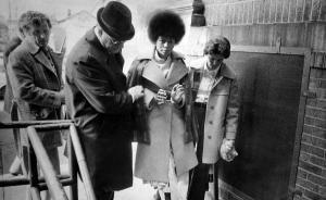 影像中的铁血七十年代｜“黑豹”：主流叙事外的黑人抗争史