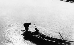 沙飛的鏡頭，何以定格魯迅的側(cè)身微笑與曬日光浴的白求恩