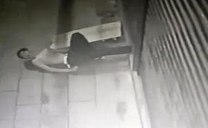 莆田男子趁电动门关闭前钻入行窃,被夹