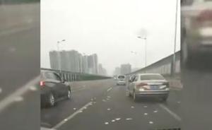回家過年萬元現(xiàn)金落車頂，鈔票飄一路