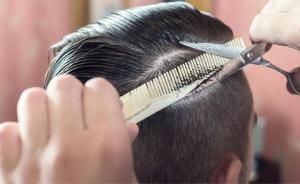 糾治基層“微腐敗”：排隊(duì)理發(fā)戰(zhàn)士該不該“禮讓”干部