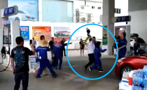 三亞：加油站內抽煙被勸，男子追打員工