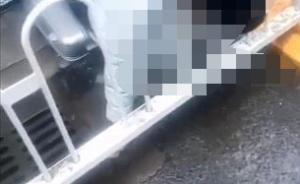 武汉一女青年不慎摔倒脖子卡入路边护栏，不幸身亡