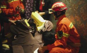 8歲男孩困養(yǎng)生會所：頭卡按摩椅透氣洞