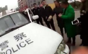 男子遮牌被罰，妻女撕罰單辱罵威脅交警