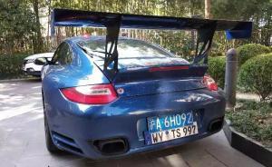 車尾裝巨大尾翼、私掛歐盟號牌，上海保時捷駕駛員被罰五百元