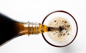 武漢男子為溶腎結(jié)石每天喝兩大瓶可樂，兩年后患怪病