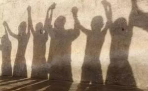 一元錢購畫的“小朋友畫廊”：從“苦”慈善到“酷”慈善