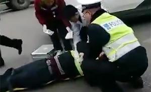 重庆一男子无证驾摩托车载人逃避检查，撞倒民警致其多处骨折