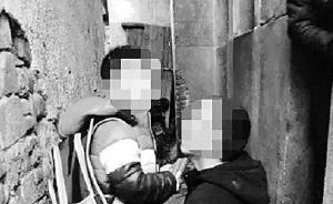 抓捕現(xiàn)場，杭州民警對盜竊嫌疑人幼子說：我們是你爸朋友