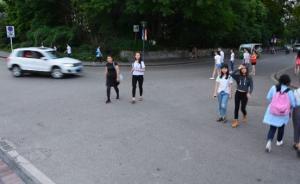 高?？臻g｜西南大學：被車打亂的校園