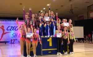 上海小学生获国际健美操大赛冠军，展示中国少年风采