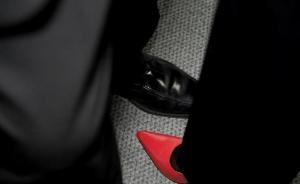 湖北女子拍照曝光地鐵“咸豬手”，當(dāng)事男子現(xiàn)身稱冤枉并道歉