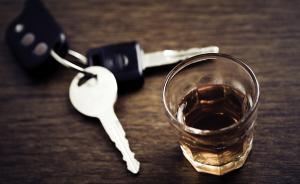 六名醉漢遇廣州交警查酒駕，上前謾罵毆打民警被刑拘