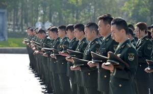 汶川地震十周年，某陸航旅官兵祭奠邱光華等烈士