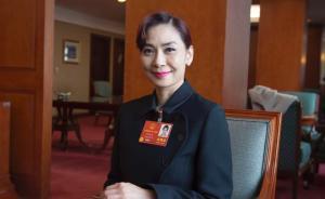 從知名歌手到全國(guó)人大代表，鄺美云：愛國(guó)很重要，有國(guó)才有家