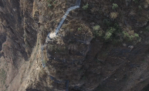 悬崖村留守青年：钢梯是直播的最好道具