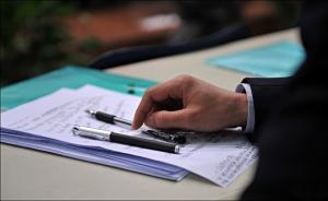 村委換屆超齡候選人一人取消資格一人成候選，街辦改正錯誤