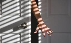 遼寧大學(xué)生實(shí)習(xí)身陷傳銷微信求助女友，遼冀警方聯(lián)手將其救出