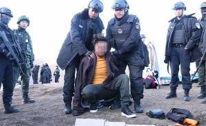 四川阿壩公安武警160人圍捕負(fù)命案惡勢力頭目，繳獲沖鋒槍